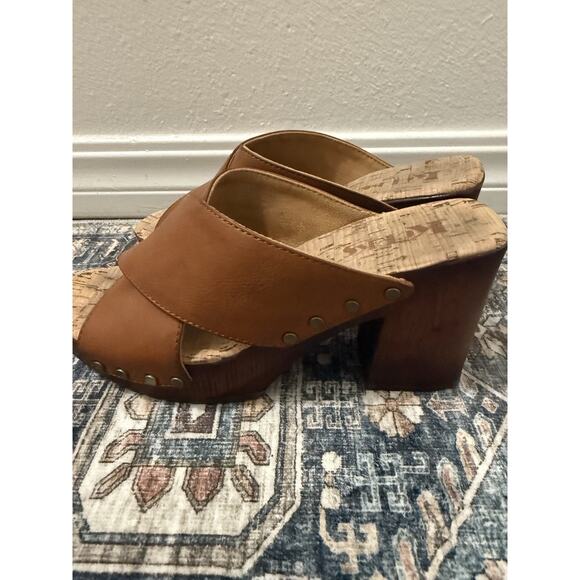 Kork-Ease Tan Leather Crisscross Sandals - Picture 2 of 6